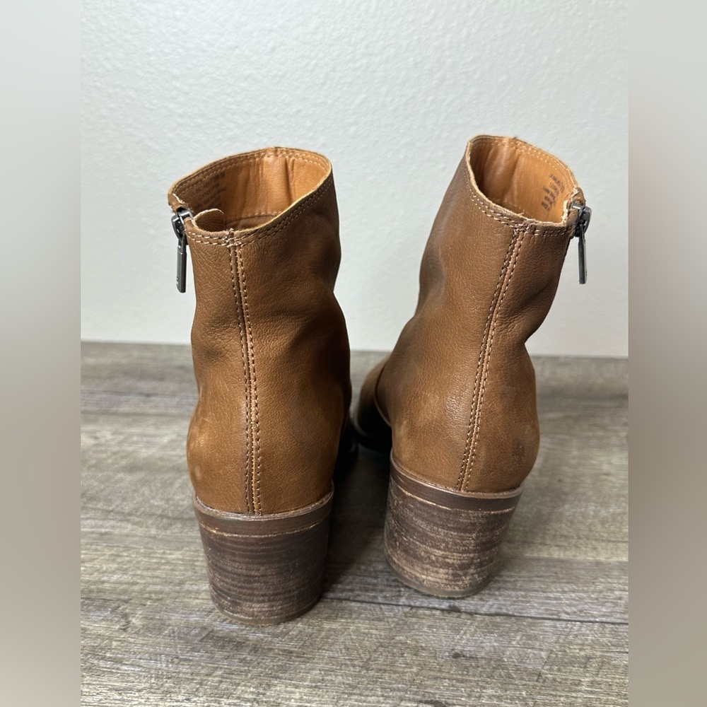 LUCKY BRAND Women’s Size 7.5 M Leather Side Zip Ankle Boots Wheat Tan - Picture 6 of 8